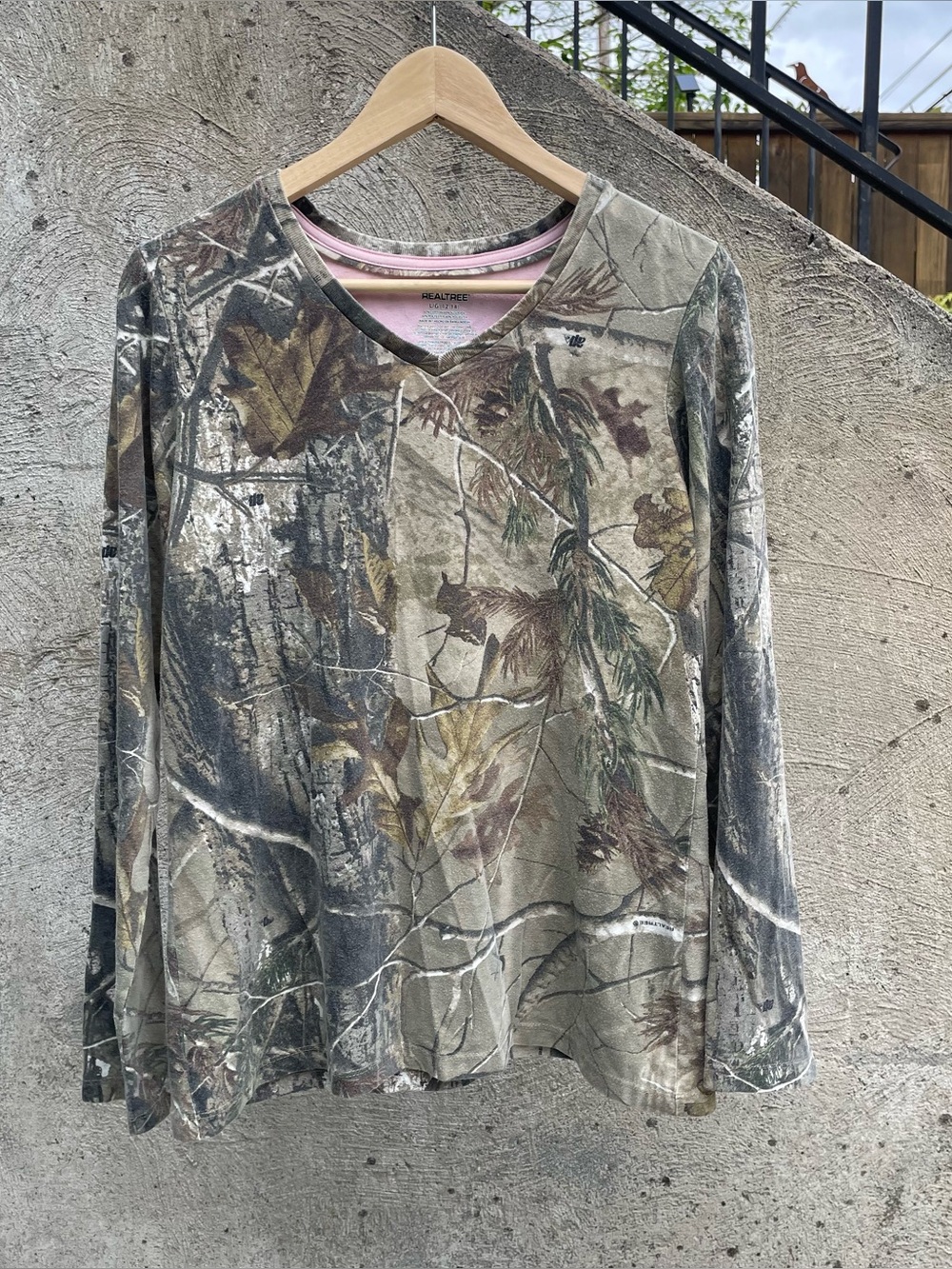 Realtree camo long sleeved shirt size women’s large
